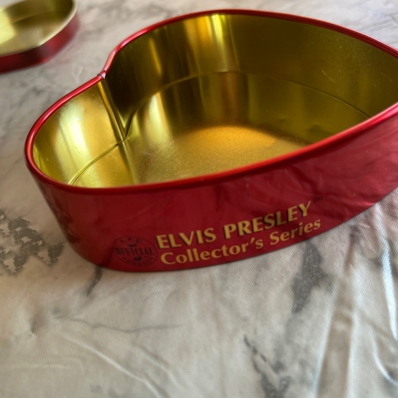 Vintage Elvis Presley 2001 Russell Stover Valentines Greetings Tin -No candy. - Picture 2 of 4